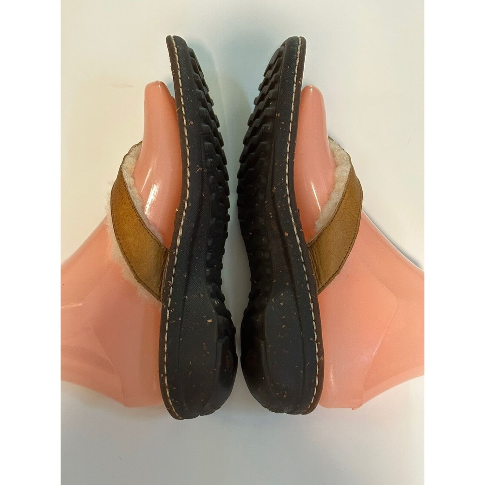 UGG Women's Tan Leather Shearling Fleece Lined Thong Sandal Rubber Sole Size 7 - Picture 5 of 10